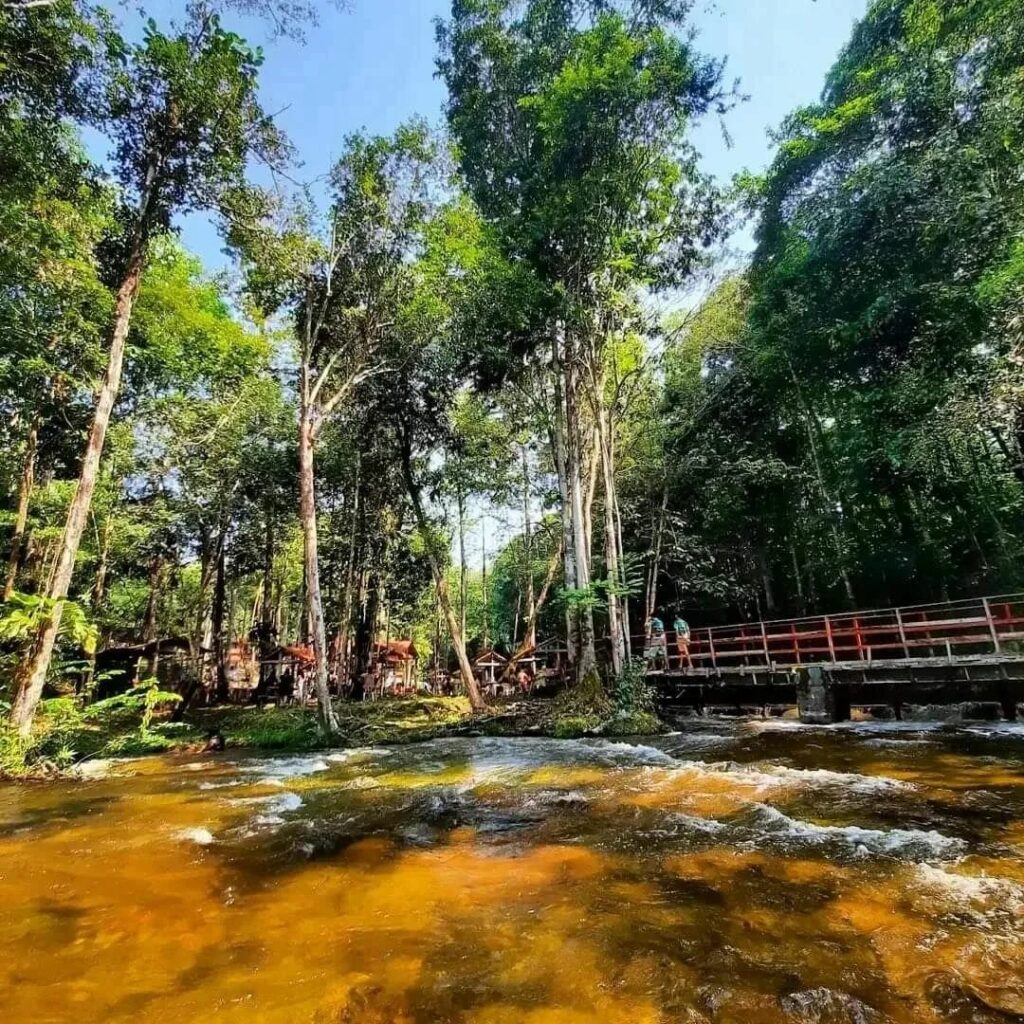 Paisagem da Amazonias, caverna refúgio do Maroga