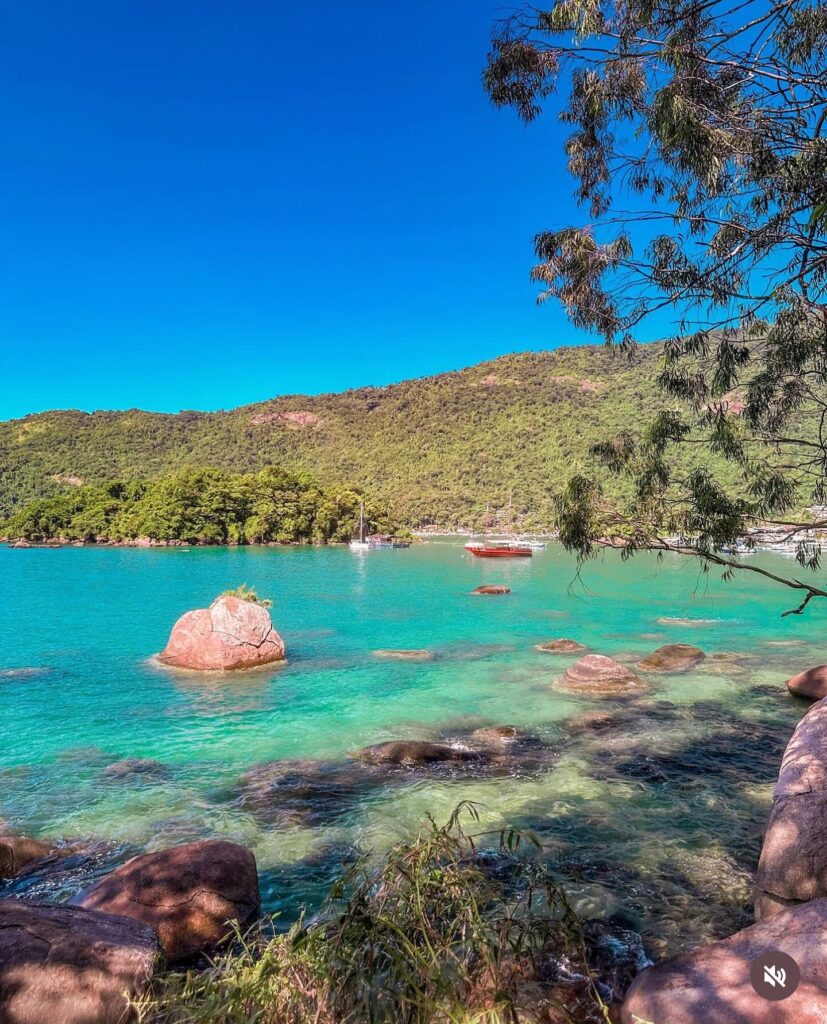  Paisagem vila do Abraão, localizada na Ilha Grande (RJ)