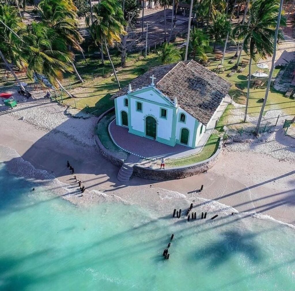 Capela de São Benedito, na Praia dos Carneiros