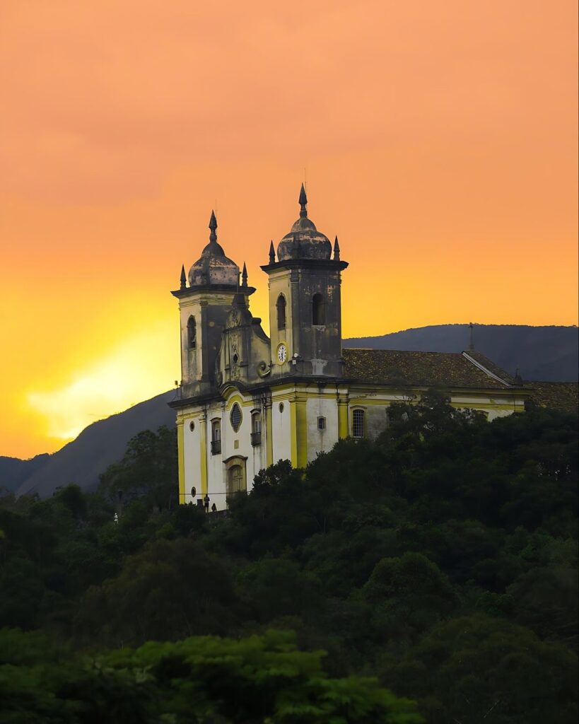 Rua São Francisco de Paula, Ouro Preto. Igreja de São Francisco de Paula